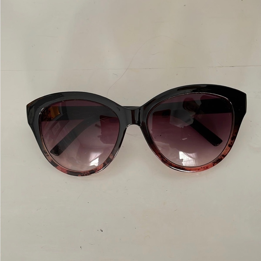Oscar de la renta sunglasses
